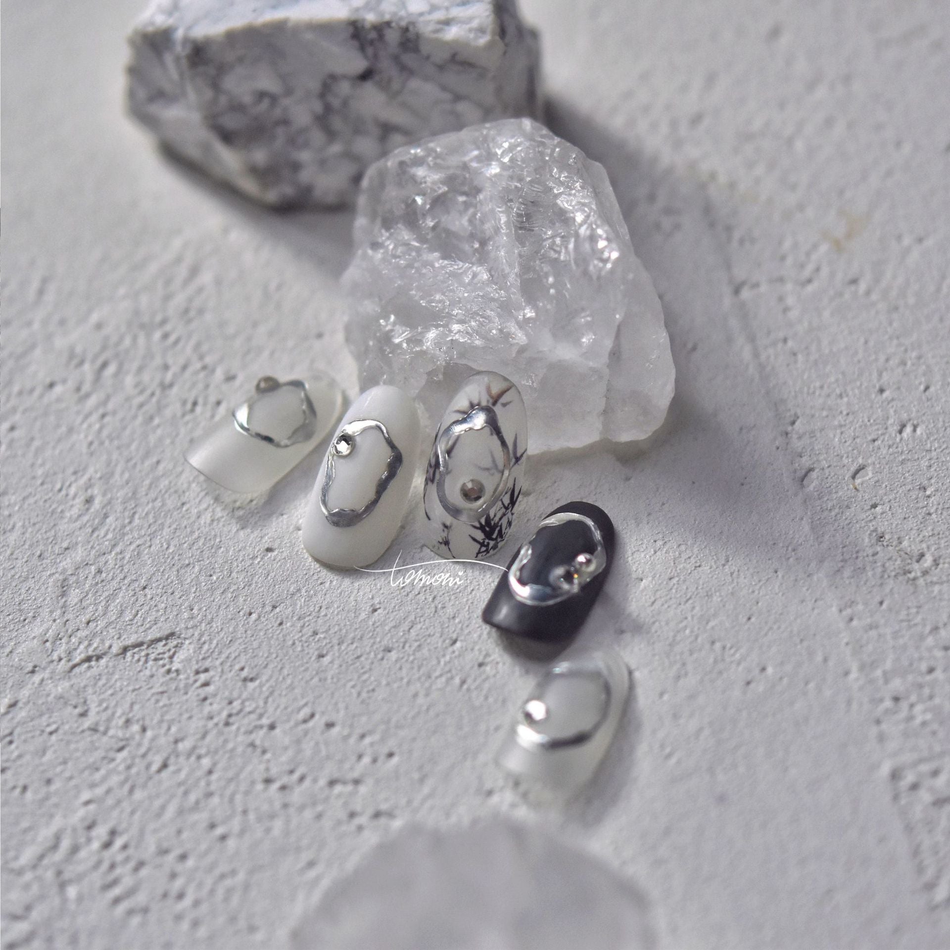 365nails: "Armação Dourada Irregular com Cristal" – adesivos para unhas