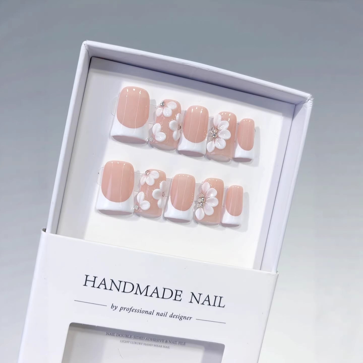 Minimalist Bloom: "Daisy Whisper" – Short Square Handmade Press On Nails