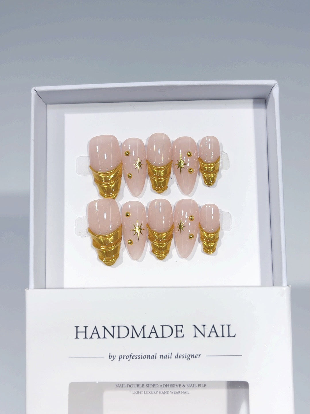 Gilded Star: "Golden Conch" – Short Almond Press-On Nails