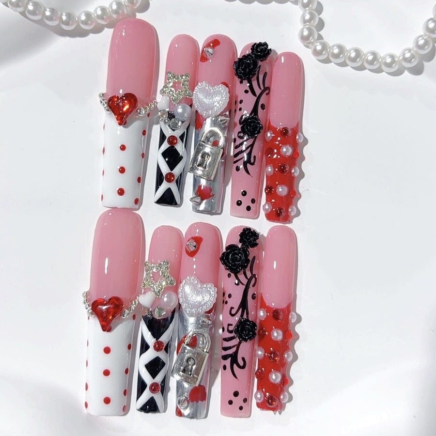 Ongles press-on rose gothique cœur avec cristaux — style statement