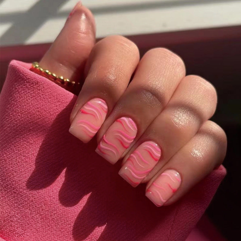 Venta al por mayor de uñas postizas con diseño de rayas contrastantes en rosa y rojo, onduladas, cortas, para uso diario, producto terminado para uñas postizas | 365nails