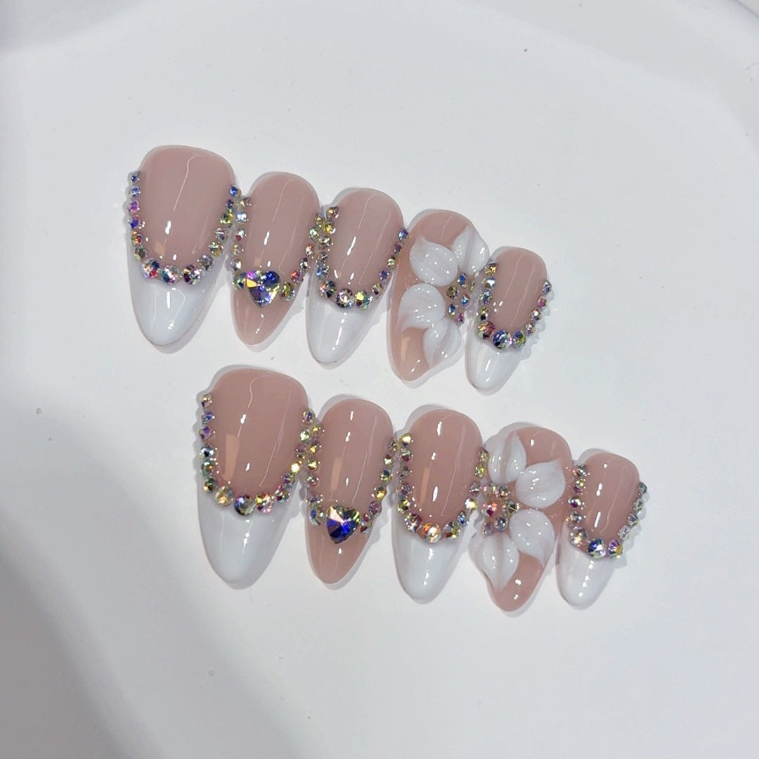 Ongles press-on réutilisables forme amande — motif floral élégant en strass (Fleur blanche)