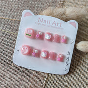 365nails：「Cherry Blossom Kitty」—手工製可愛短款橢圓形穿戴甲，Hello Kitty 與花朵圖案