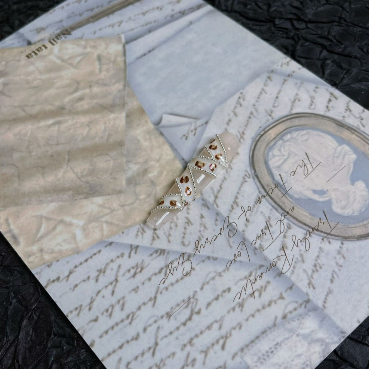 The Art Edit · Caramel Leopard Gleam