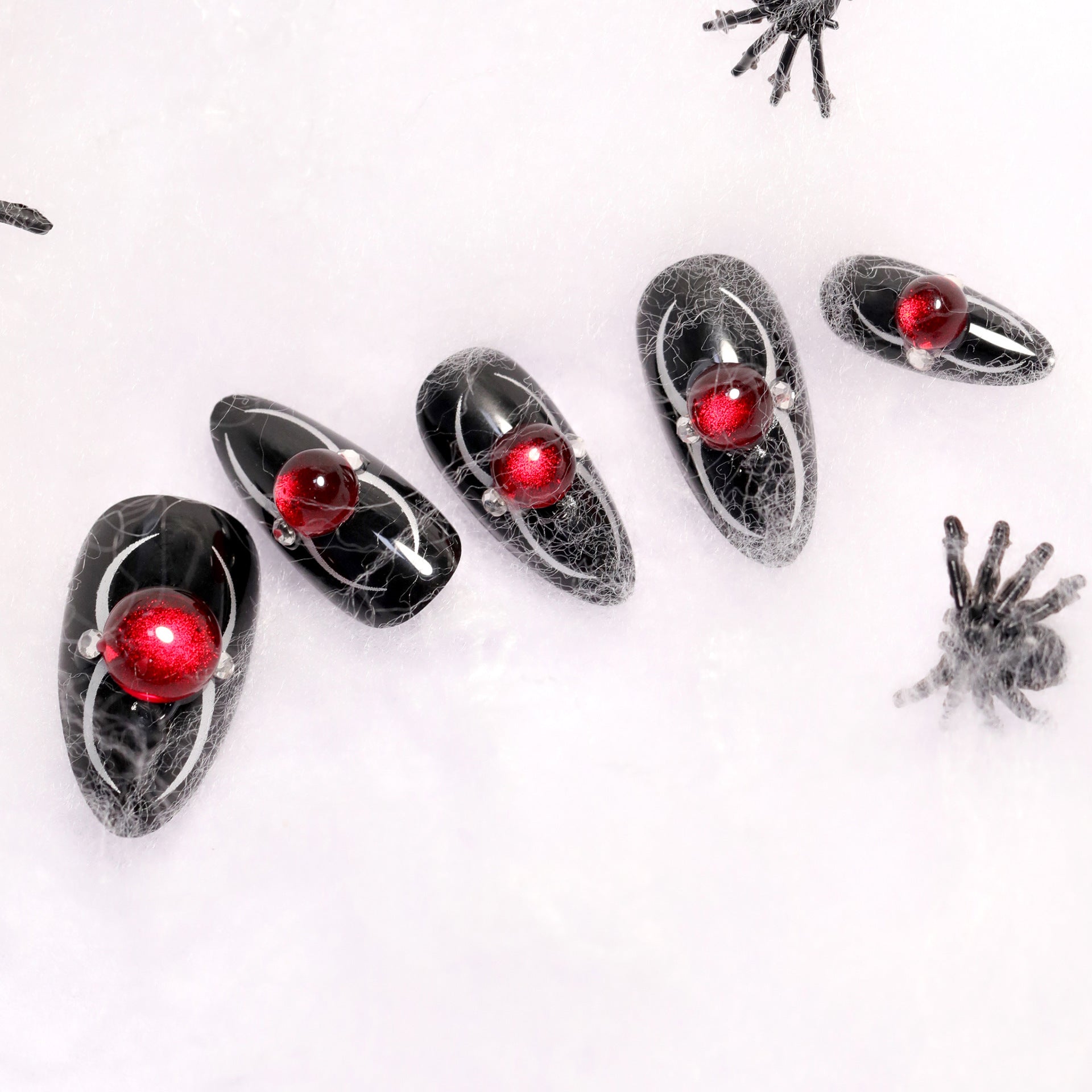 Novas unhas curtas de amêndoa com armadura de aranha para Halloween｜365nails