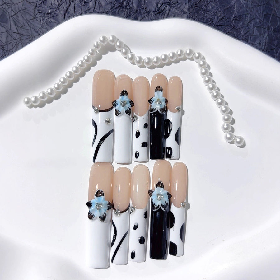 Ongles press-on forme coffin extra long, motif floral noir et blanc