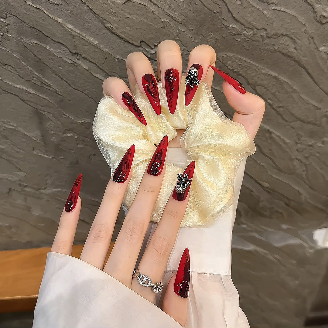 Unhas longas e pesadas feitas à mão, com design de rosto fantasma vermelho, Europa e América, unhas longas e exageradas, escuras | 365nails