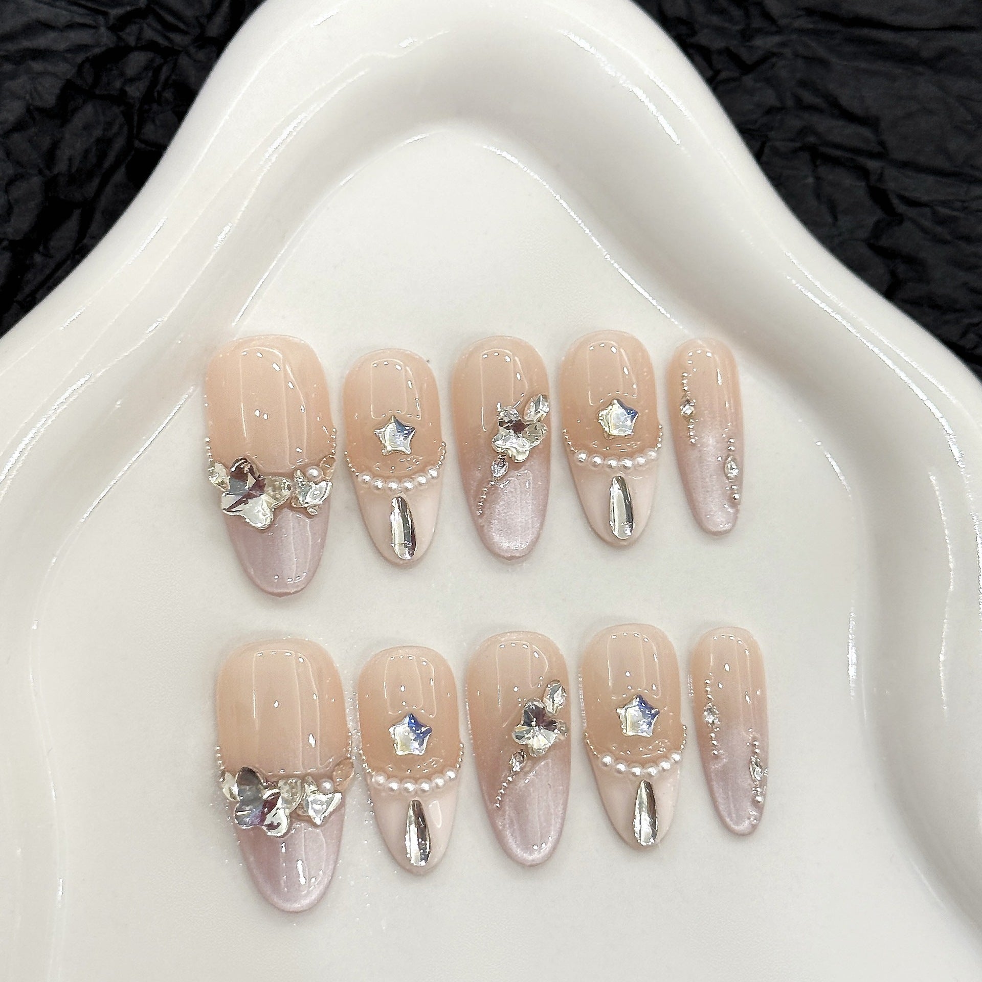 365nails: "문라잇 위스퍼" – 3D 크리스탈 & 진주 수제 스틸레토형 네일