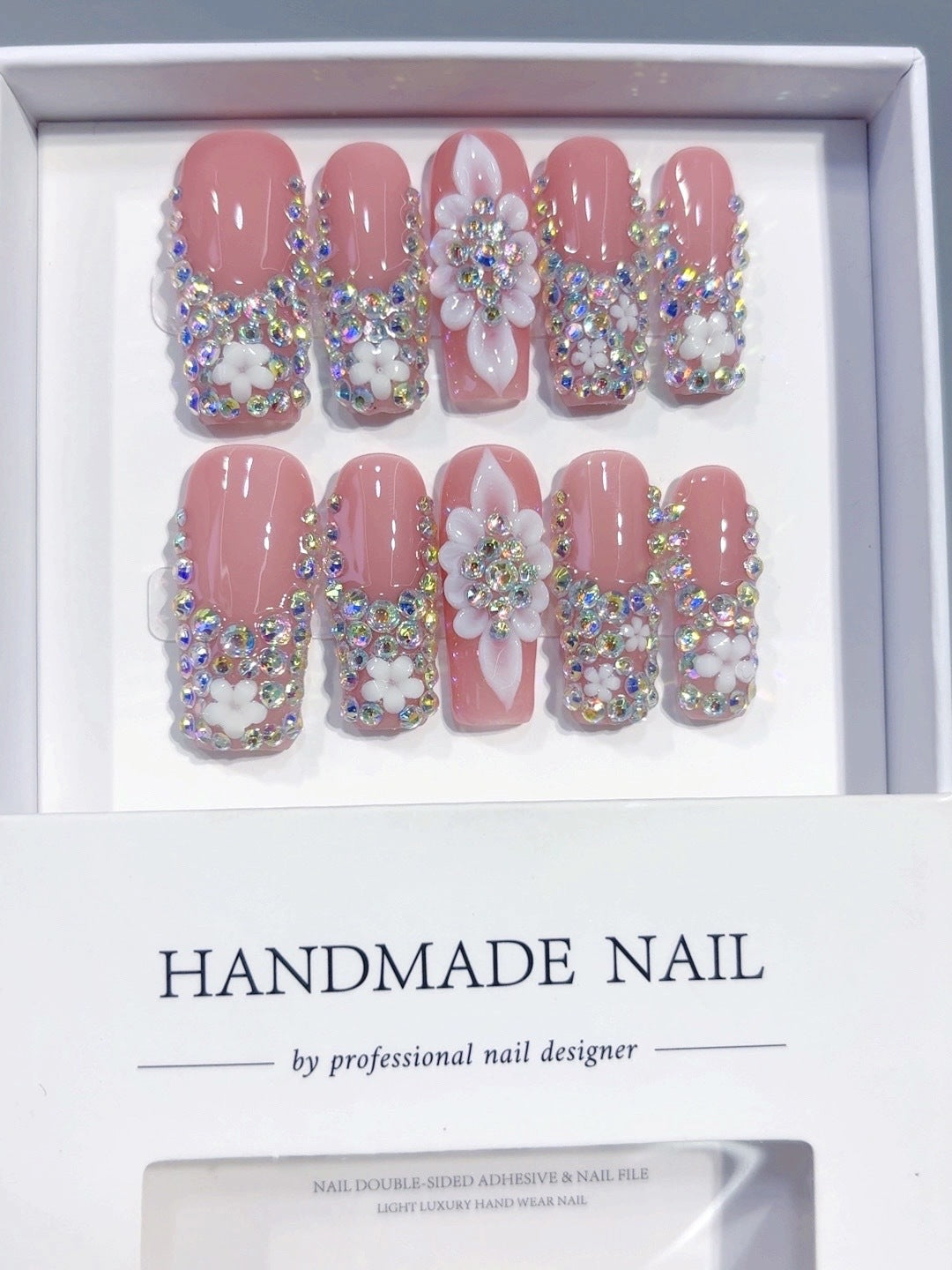 Luxe floral cristal : "Strass & Fleur" – Ongles press-on forme carrée