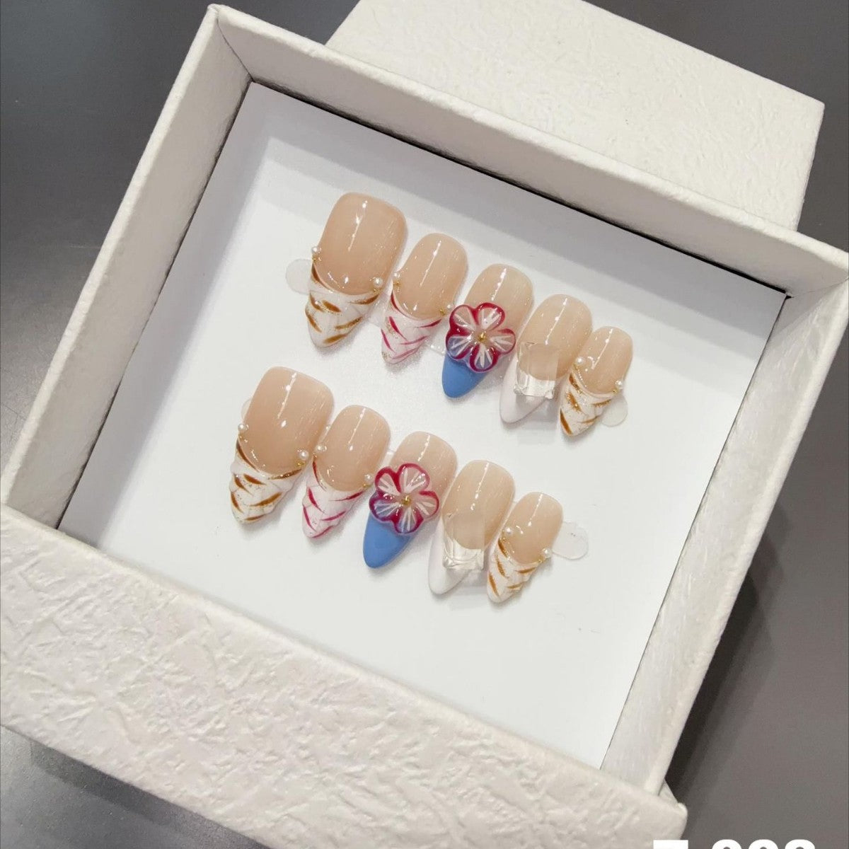 365nails: 「飄渺花語」 – 3D 立體花朵 手工製 杏仁形 甲片