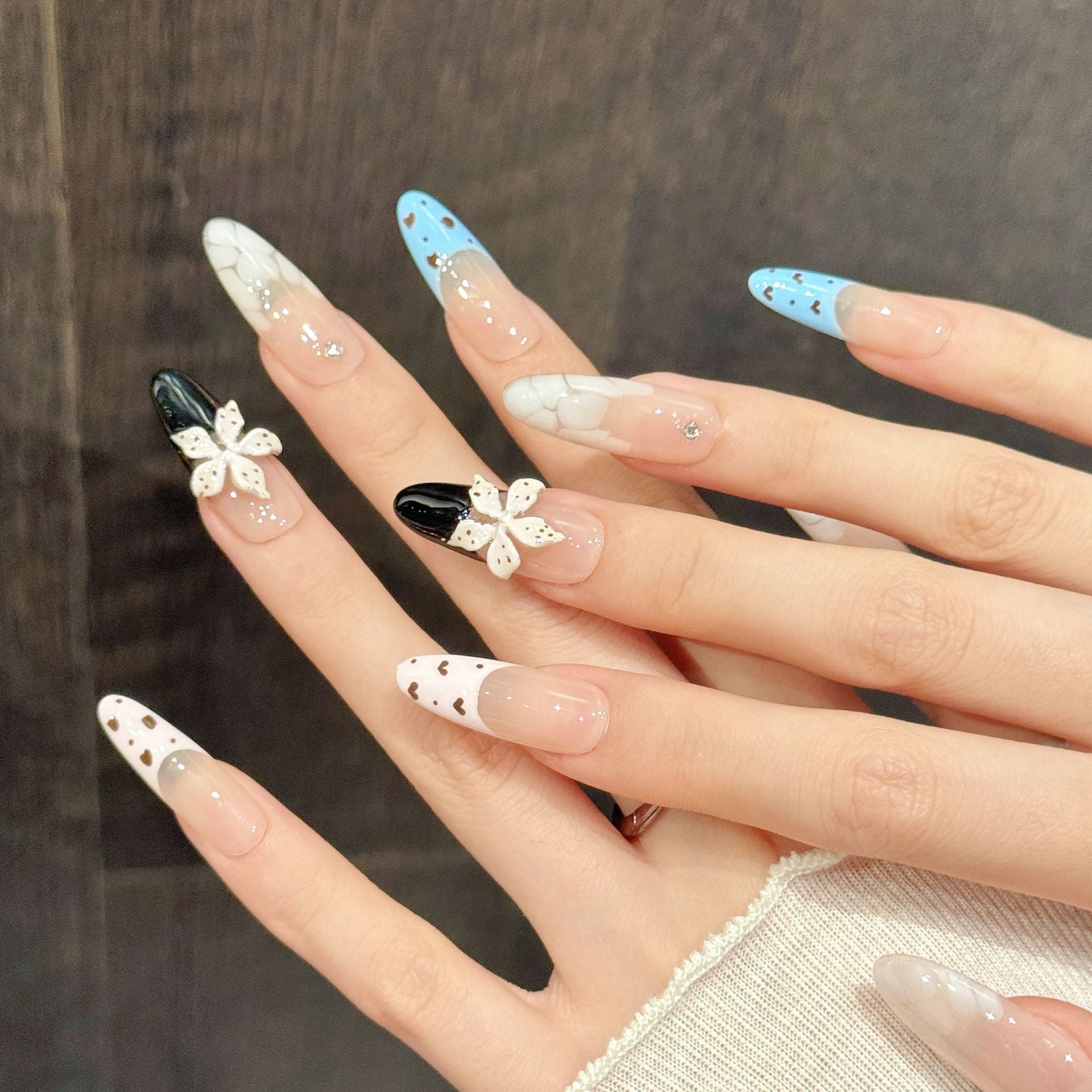 裸色粉彩花朵拼貼柔美優雅穿戴甲