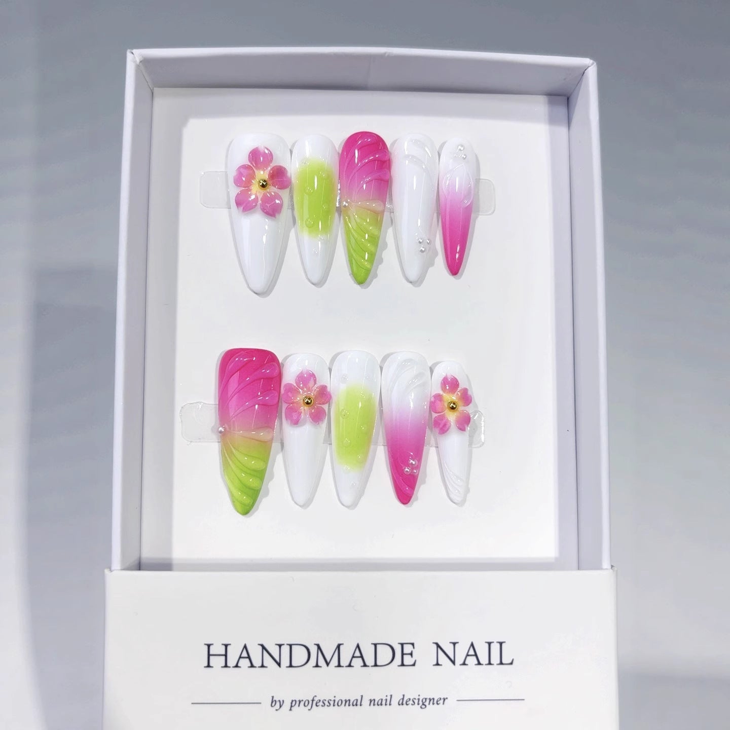 Flores Tropicais: "Neon Blossom" – Unhas Postiças Longas Almond