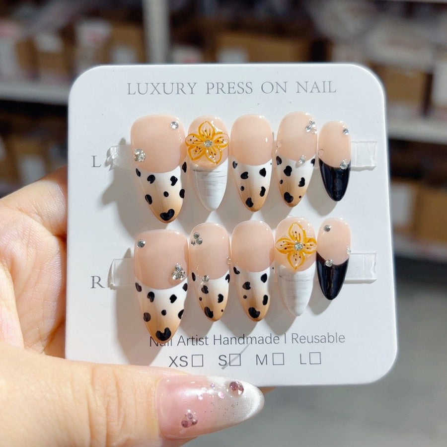 365nails-Wild Safari: "Daisy Dalmatian" – Almond Shape Handmade 3D Carved Press-On Nails