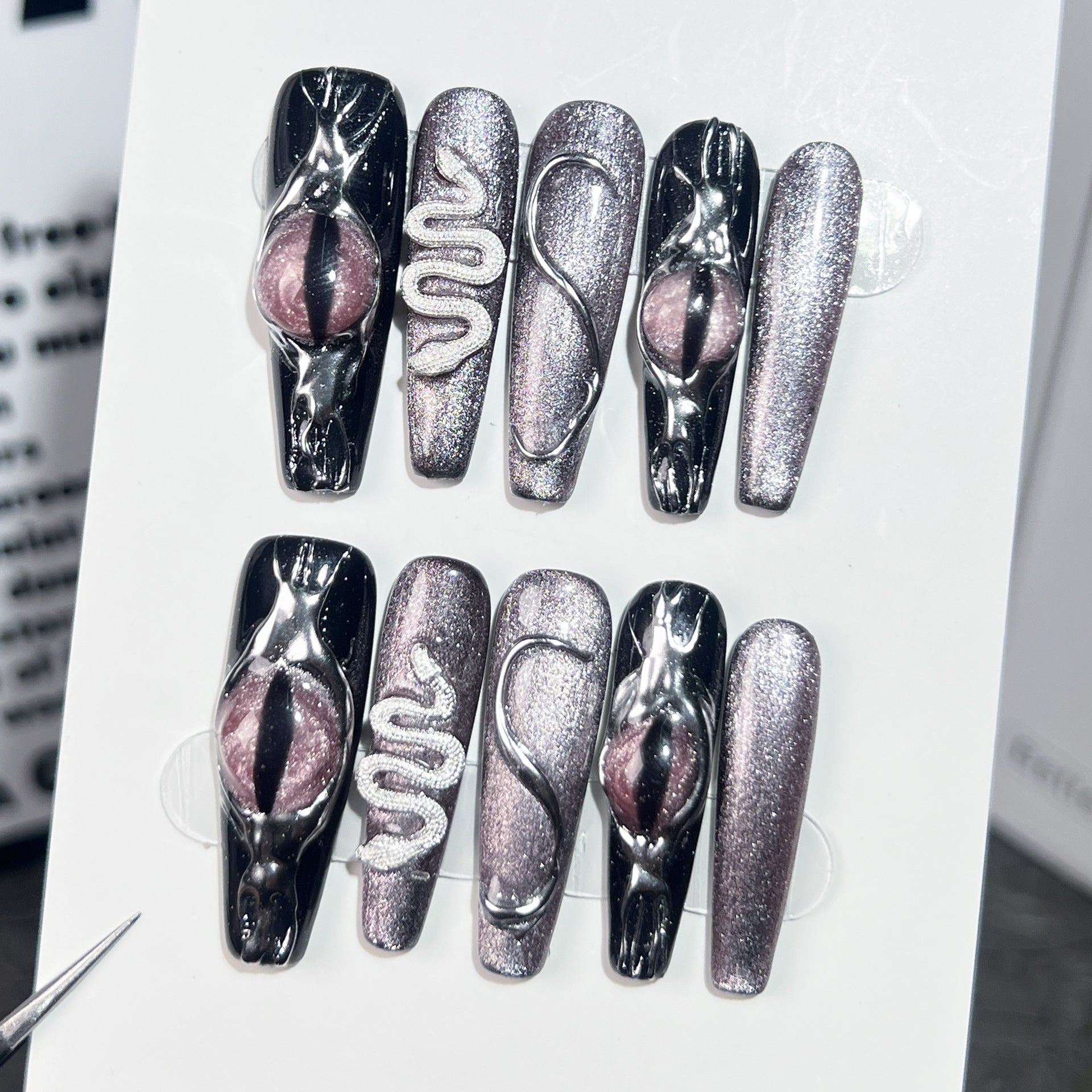 Uñas postizas hechas a mano con diseño de ojo de Medusa y brillo, con personalidad creativa, diseño de uñas de perro Spice Girl | 365nails