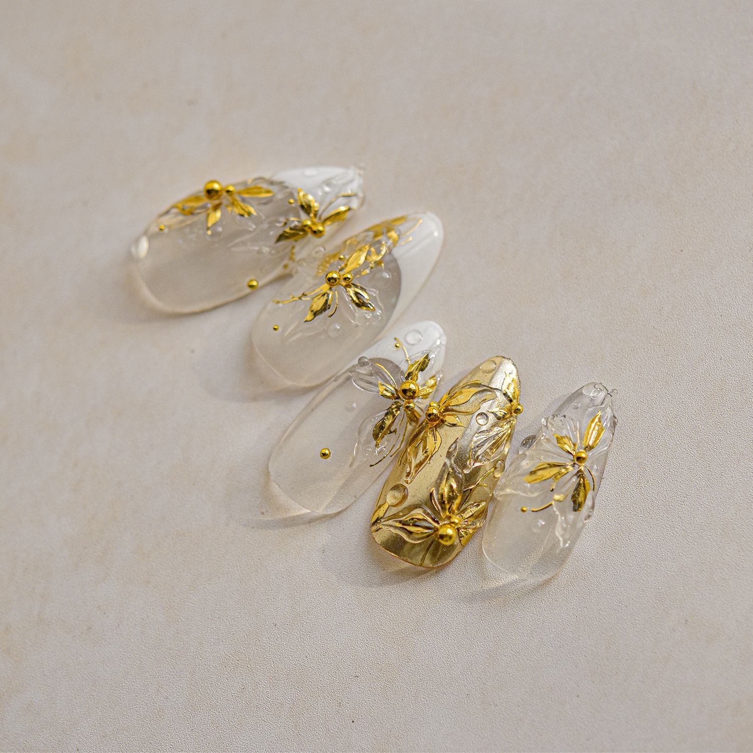 金色手繪花卉：「典雅金色蘭花」 – 5D 浮雕甲貼