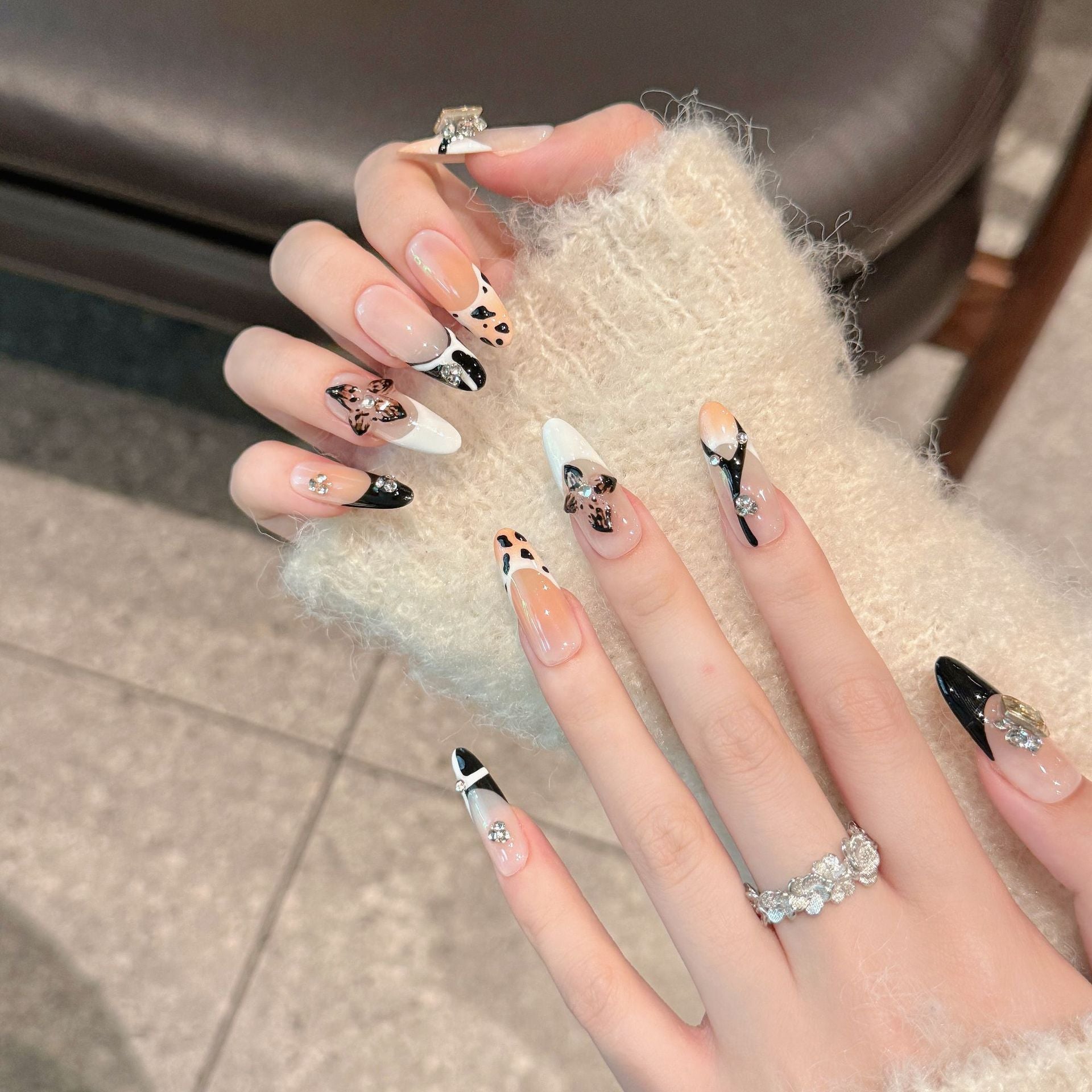 Uñas postizas hechas a mano con diseño de flor femenina tridimensional | 365nails