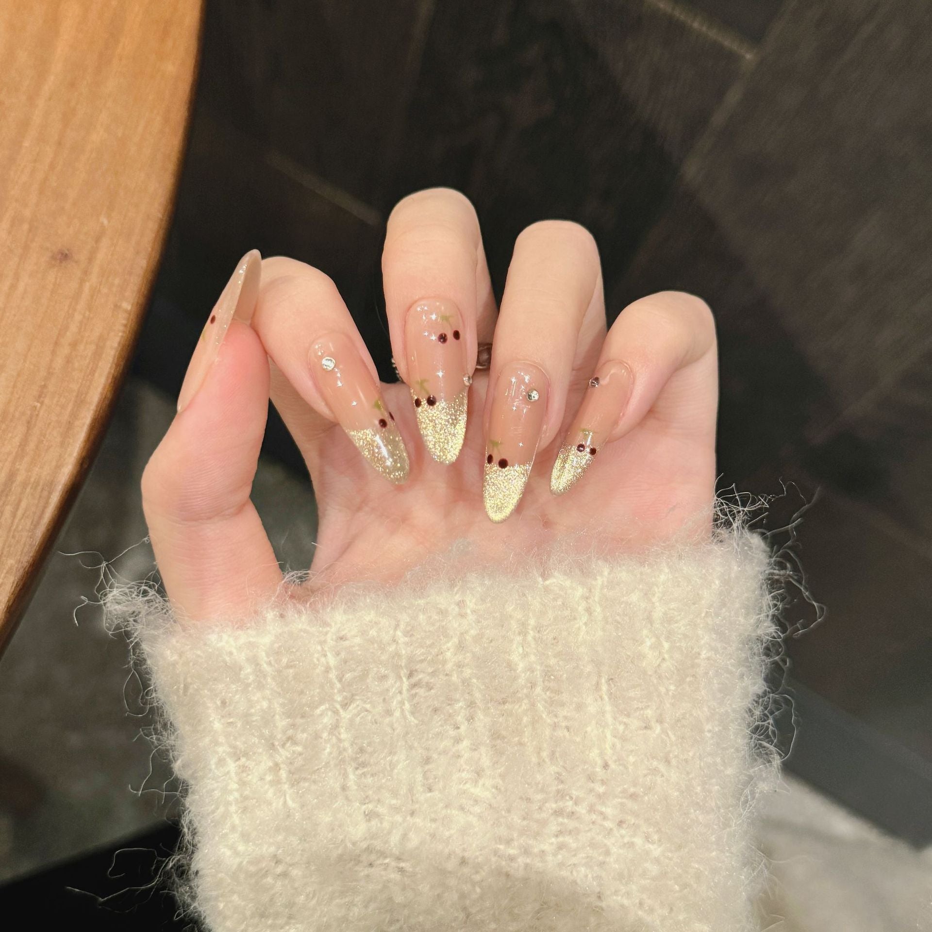 365nails: "Vintage Bloom" – Unhas Amêndoas Feitas à Mão com Francesinha Floral Pintada à Mão