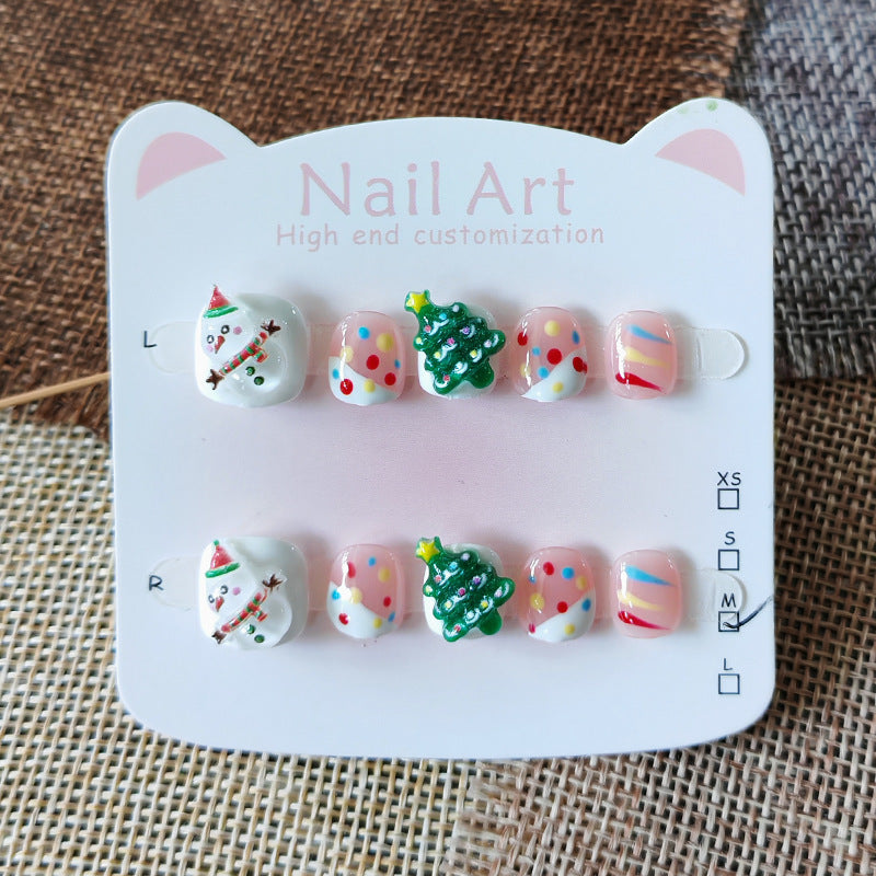365nails：「雪人的冬日願望」— 手工製可愛短款橢圓形穿戴甲，雪人與聖誕樹圖案