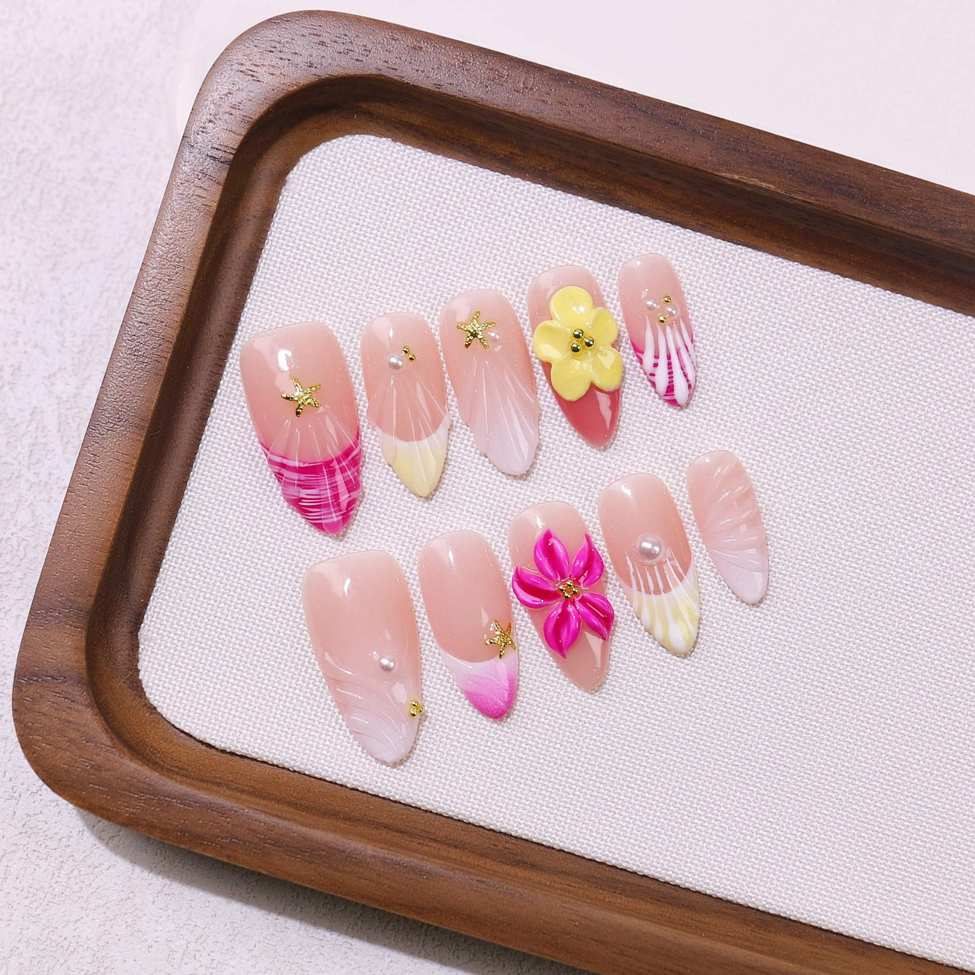 365nails-綻放混搭：「繽紛花卉」 – 杏仁形 手工製 3D 雕刻 穿戴甲
