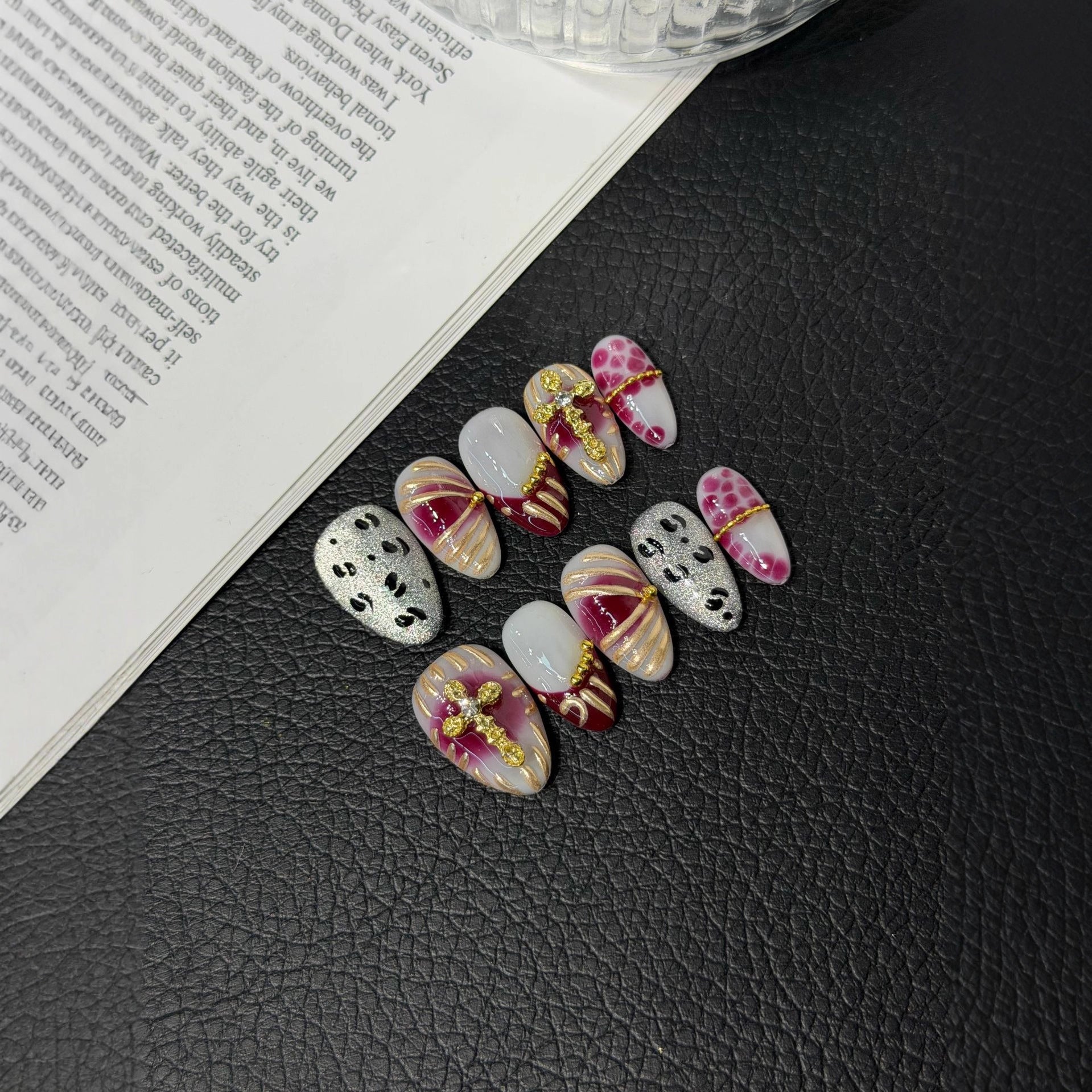 365nails: 고딕 무드 – 수제 3D 체크 아몬드형 네일