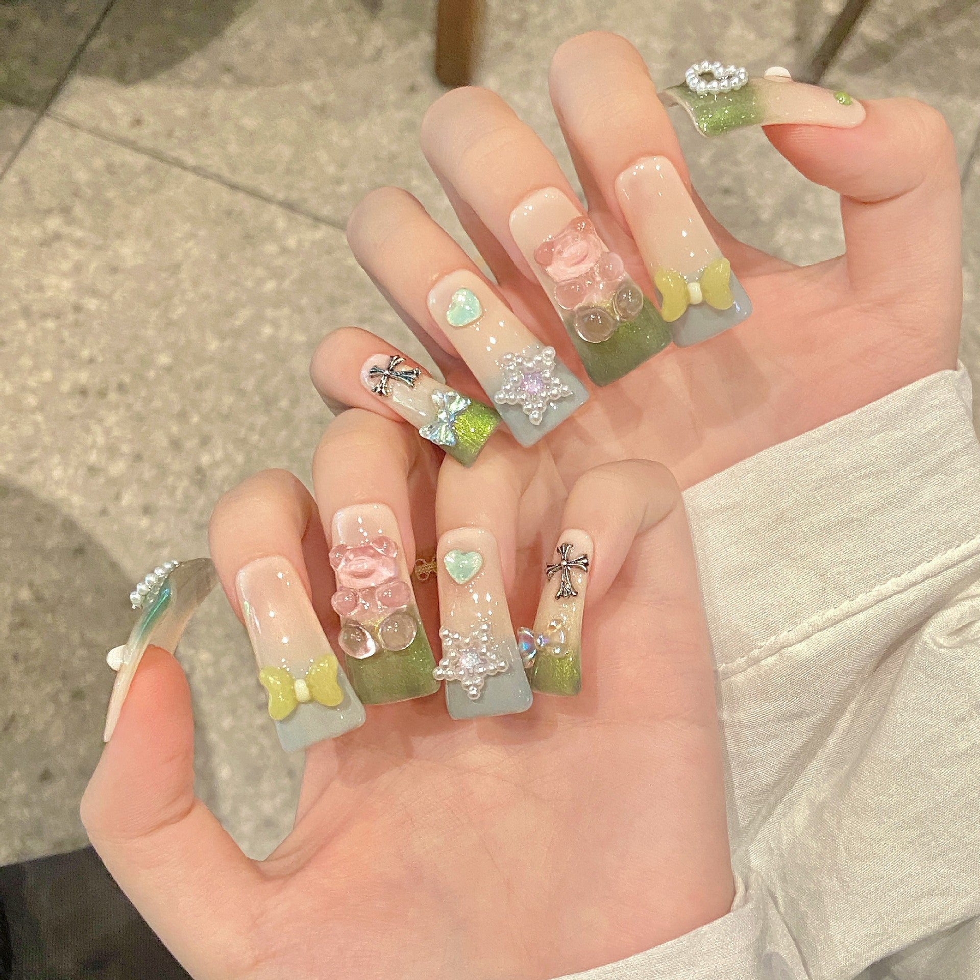 365nails: "Campo de Primavera" – Unhas Postiças Cônicas 3D Florais e de Borboleta Feitas à Mão