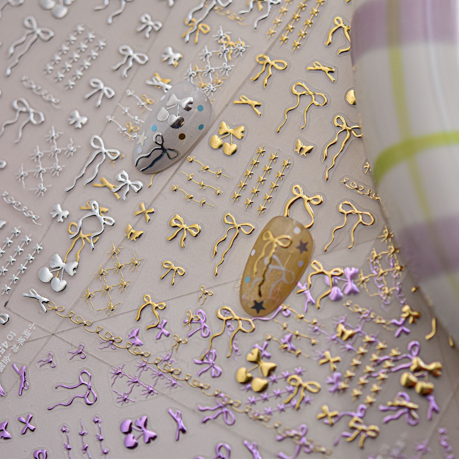 365nails: "Gold Foil Bow & Star" –Nail Art Stickers