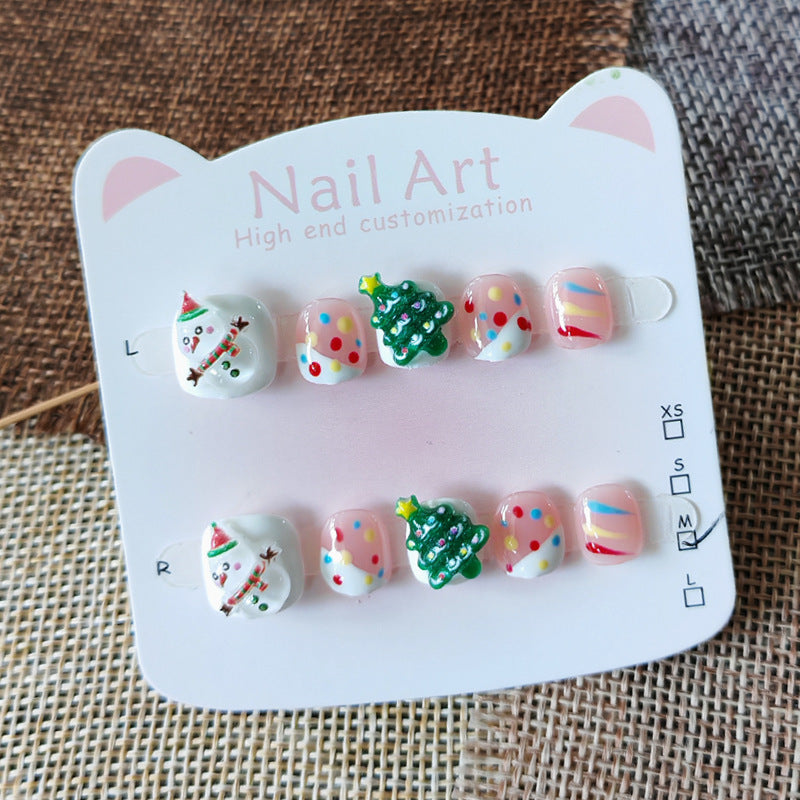 365nails：「雪人的冬日願望」— 手工製可愛短款橢圓形穿戴甲，雪人與聖誕樹圖案