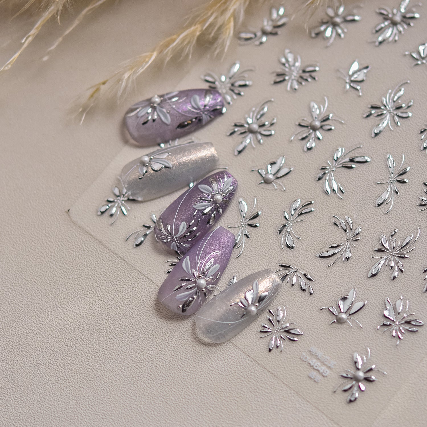 365nails: "金屬花卉與蝴蝶搭配珍珠" – 美甲貼紙