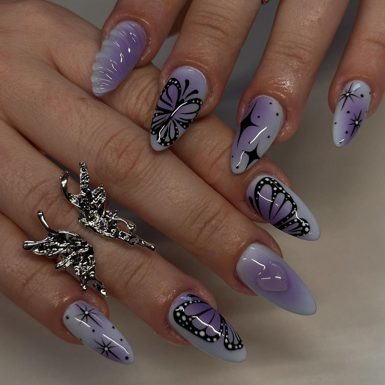 Uñas postizas con diseño de amor 3D con efecto mancha púrpura, manicura almendrada corta, uñas postizas con mariposa y estrella, parche para uñas | 365nails