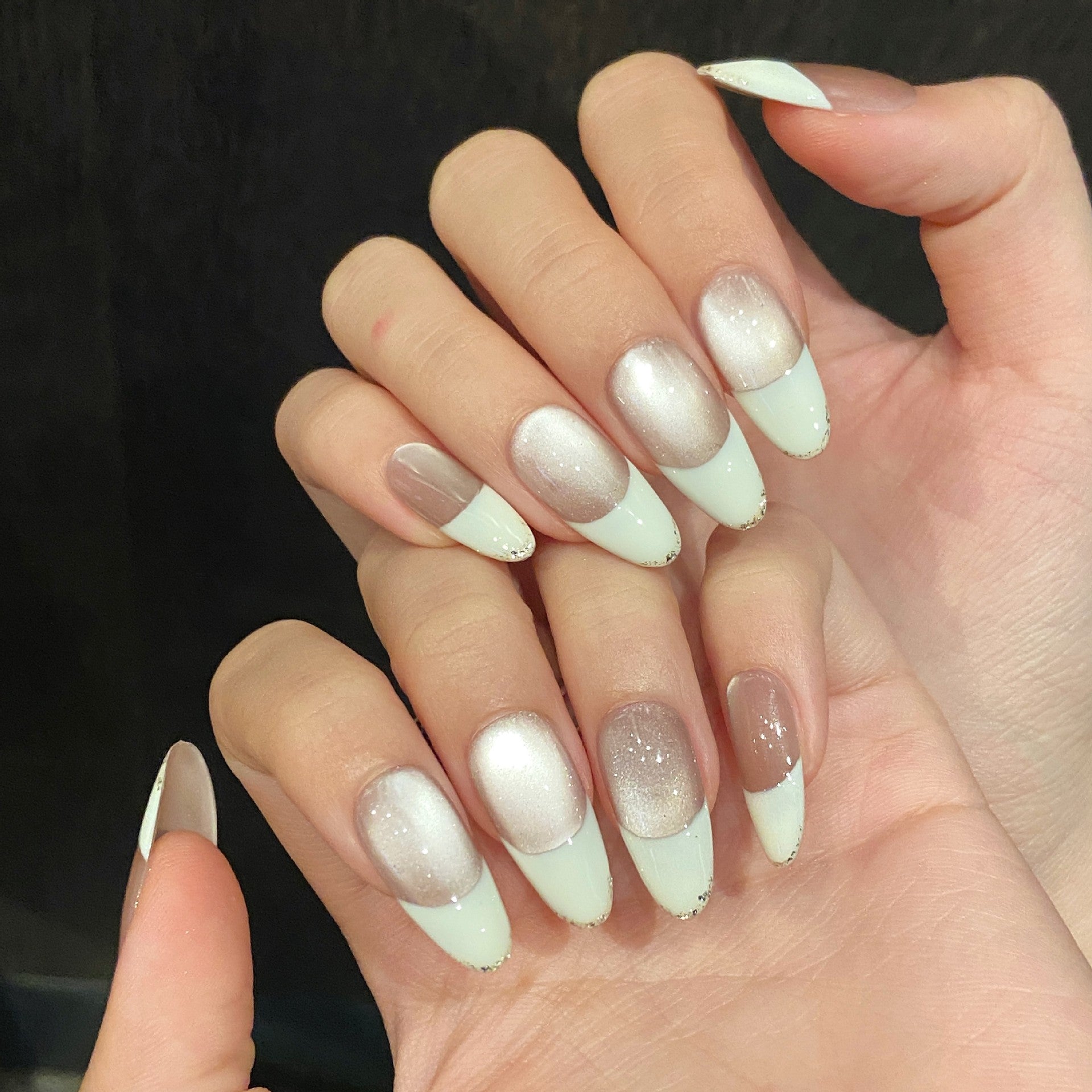 365nails: "Champagne Pearl" – Unhas Postiças Francesas Olho de Gato Amendoadas Feitas à Mão