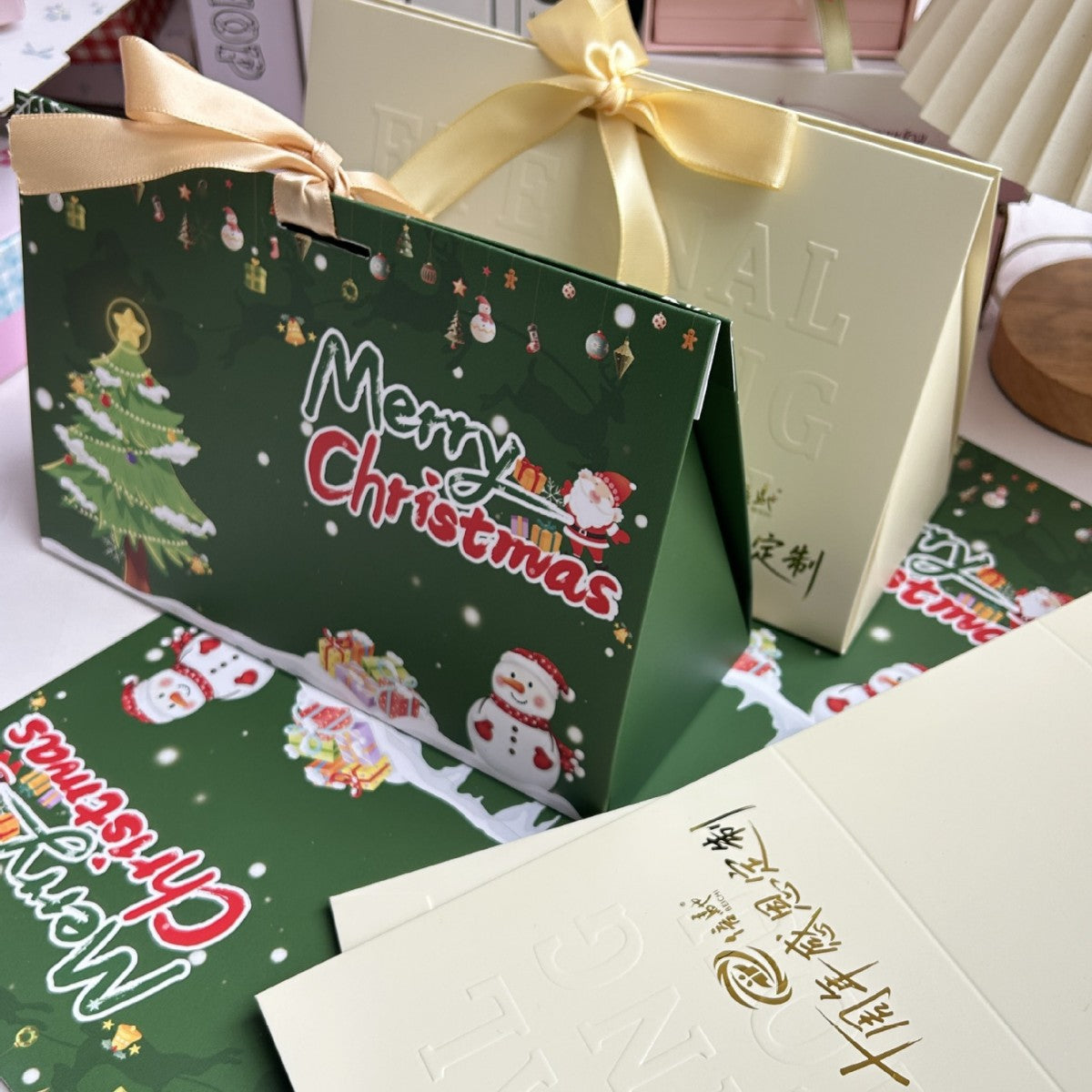 三角摺疊禮盒（附緞帶）— 一體成型紙質飾品包裝袋