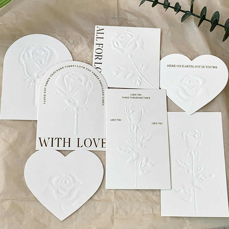 Carte présentoir carton beige à relief 3D ponctuel — motif rose en armure, fond pour nail art à effet bronzé sophistiqué