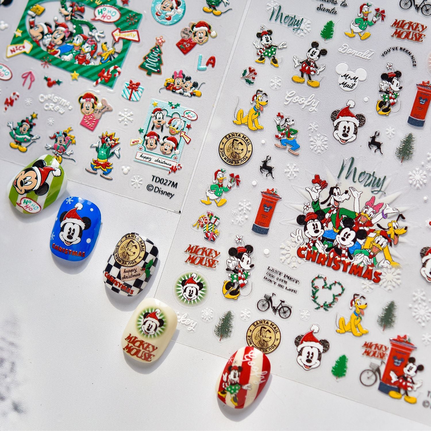 Disney Mickey & Friends Christmas – 5D Embossed Festive Accent Set