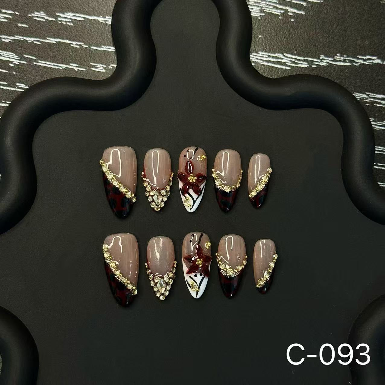365nails: "화려한 우아함" – 수제 3D 크리스탈 십자가 코핀형 프레스온 네일