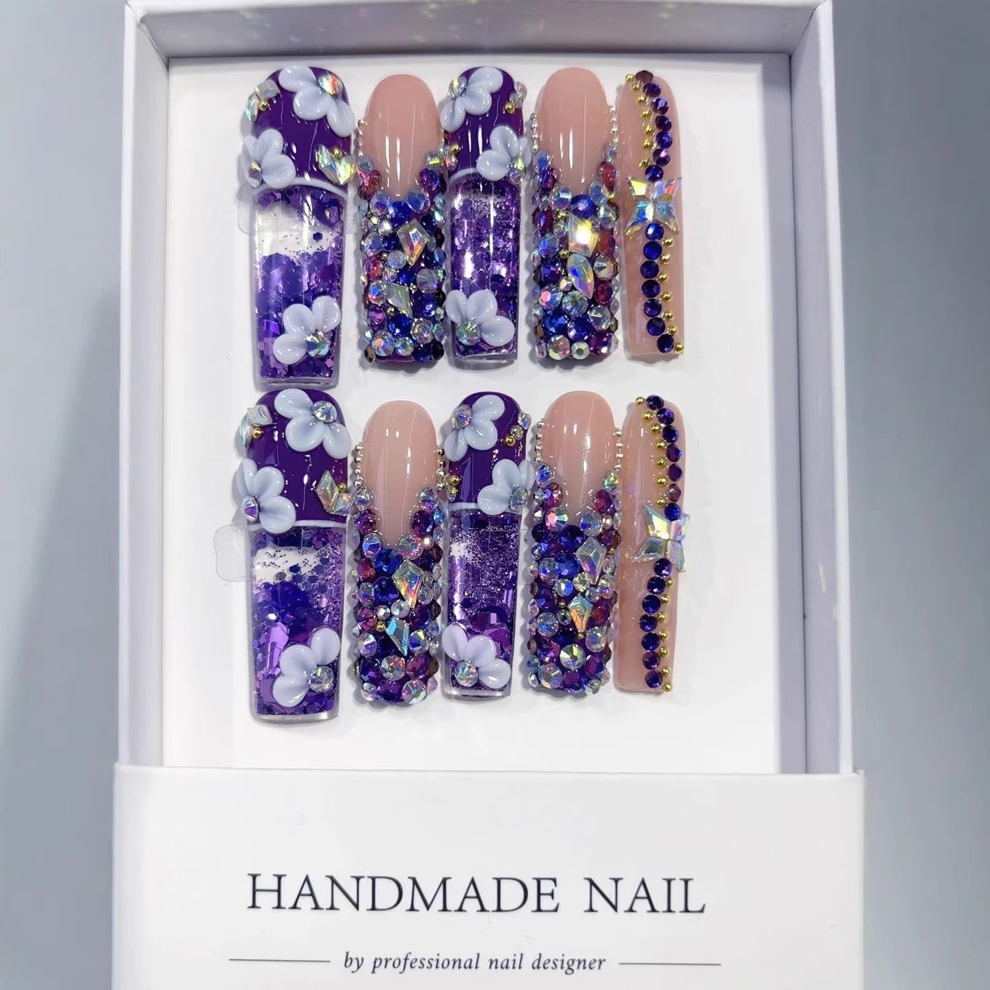 Violet Galaxy: "Roxo Floral Brilhante" – Unhas Postiças Artesanais Formato Stiletto Longo