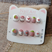 365nails: "coração de morango prateado" – unhas postiças curtas e arredondadas feitas à mão para crianças