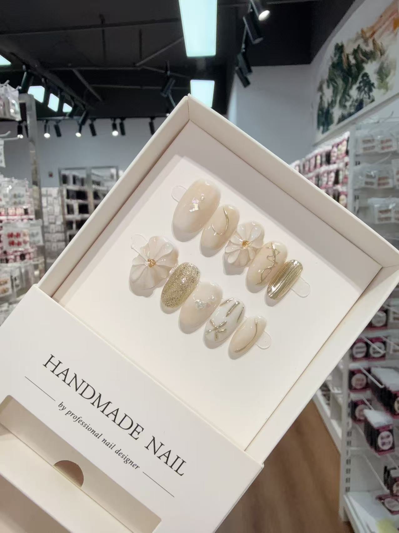 365nails: "Ivory Garden" – 3D Floral Handmade Short Almond Nails