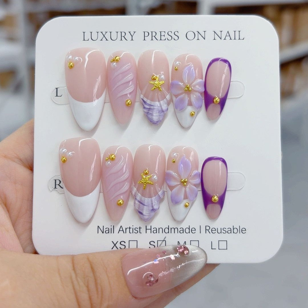 Élégant pastel : « French floraison lavande » — ongles press-on fait main, mi-longs, forme amande, nude & dégradé violet