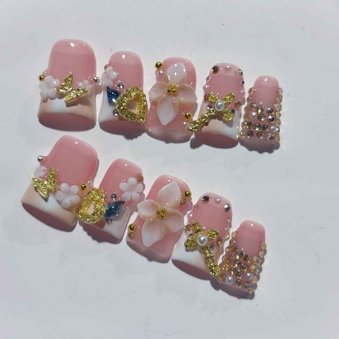 Sakura Bloom: "Flor de Cerejeira e Filigrana Dourada" – Unhas Postiças Curtas Amêndoa