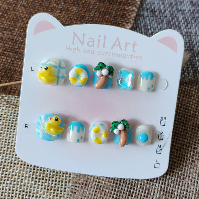 365nails：「熱帶海灘趣」— 手工製可愛短款橢圓形穿戴甲（鴨子與棕櫚樹圖案）