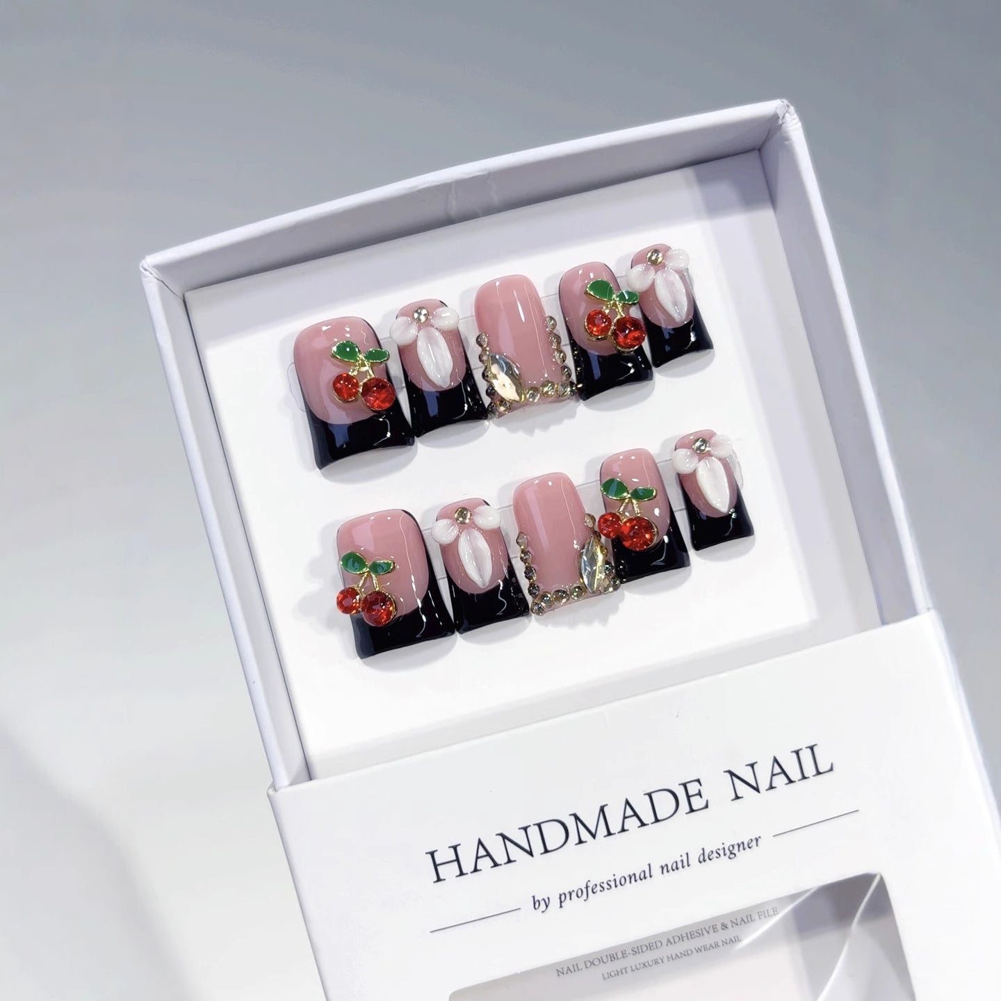 Sweet Cherry: Unhas Postiças Artesanais "Blush Noir" – Formato Bico de Pato