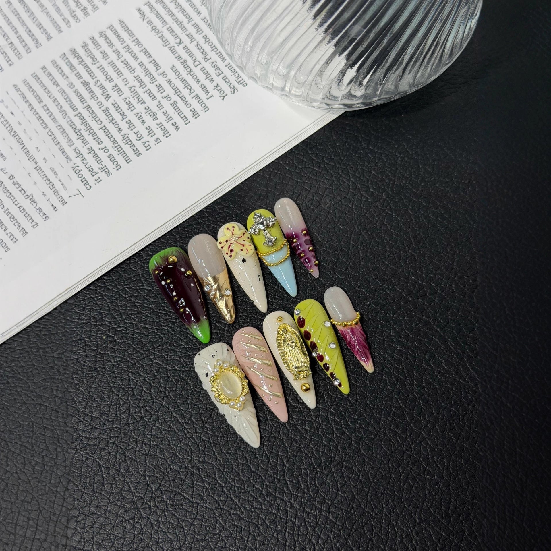 365nails: "Gilded Opulence" – 3D 참 장식 & 메탈릭 수제 롱 스틸레토형 네일