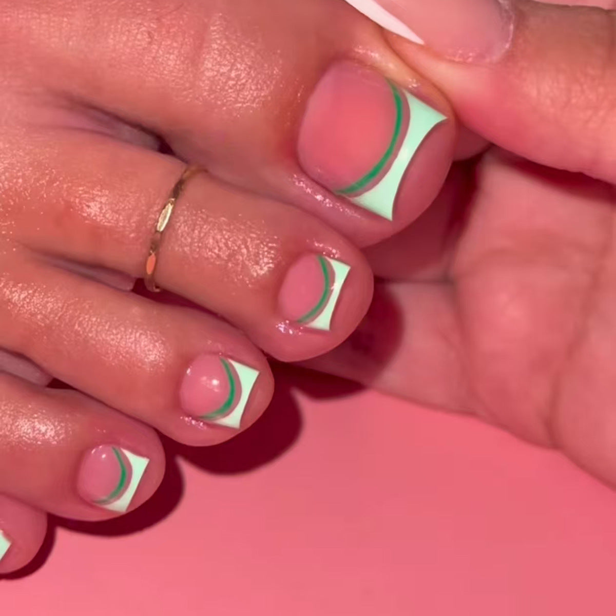 簡約清爽線條法式抹茶綠腳趾穿戴甲 時尚簡約 可拆卸 24片｜365nails