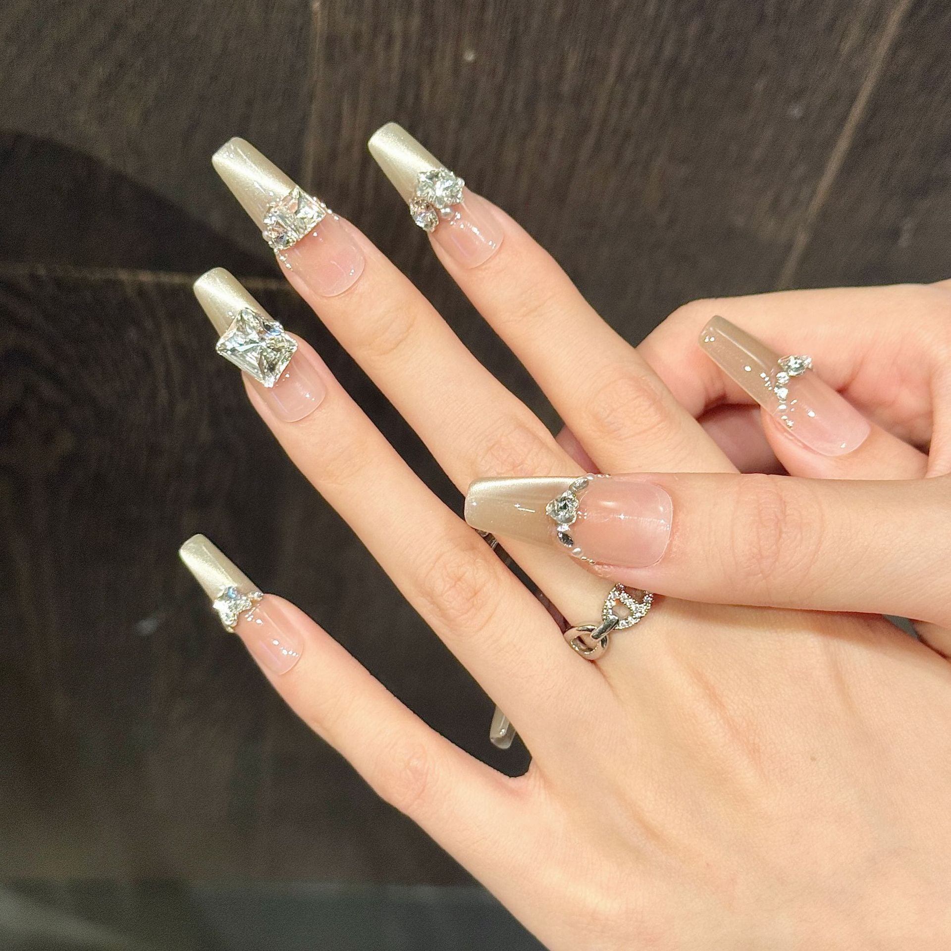365nails: "冰雪女王" – K9水晶閃飾 手工製杏仁形甲片