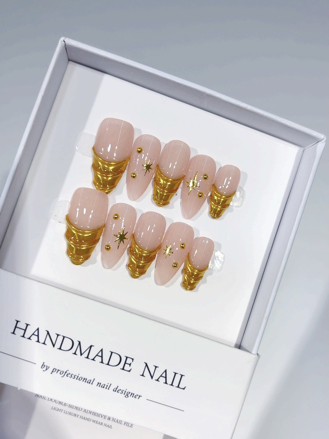 Gilded Star: "Golden Conch" – Short Almond Press-On Nails