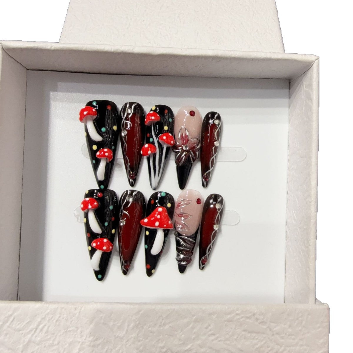 365nails: "마법의 숲" – 3D 버섯 & 레이스 수제 롱 스틸레토형 네일