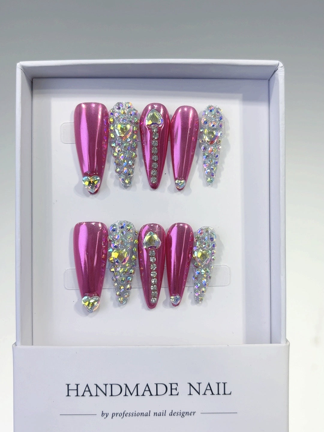 Barbie Glam : « Cœur Rose Bling » – Ongles press-on stiletto long