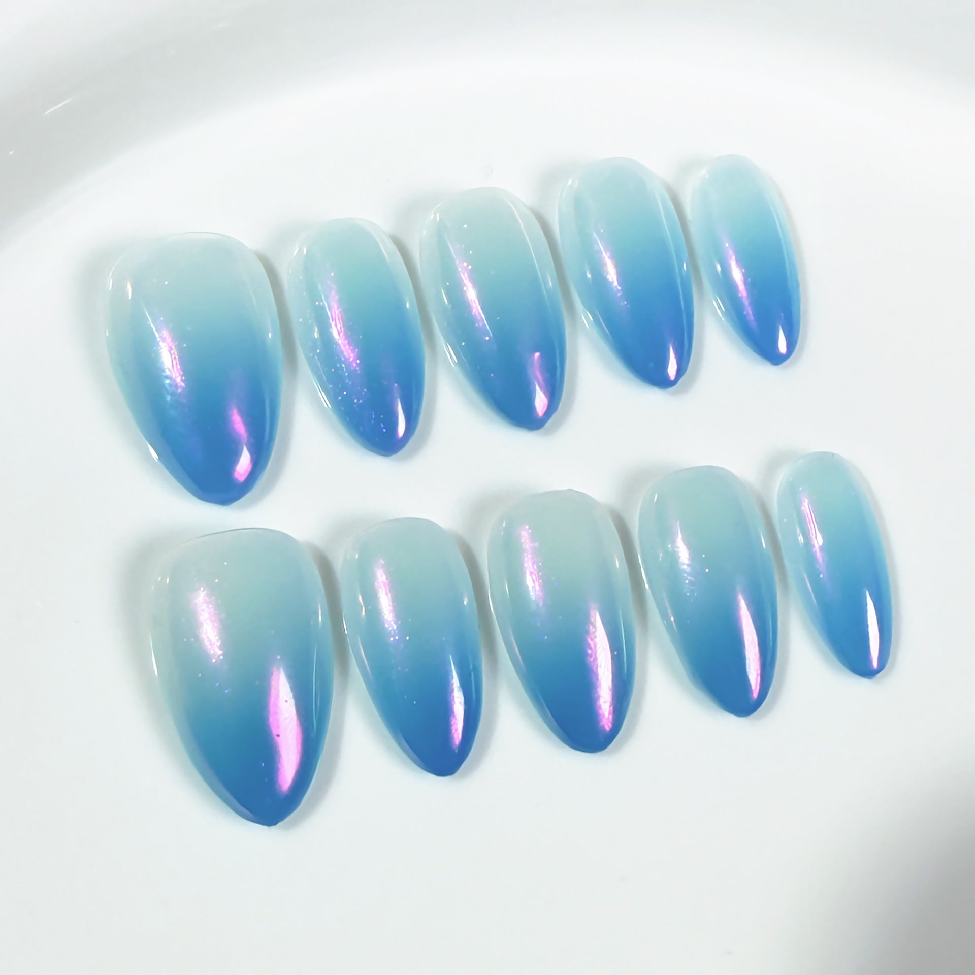 空氣噴染極光虹彩 柔藍漸層穿戴甲