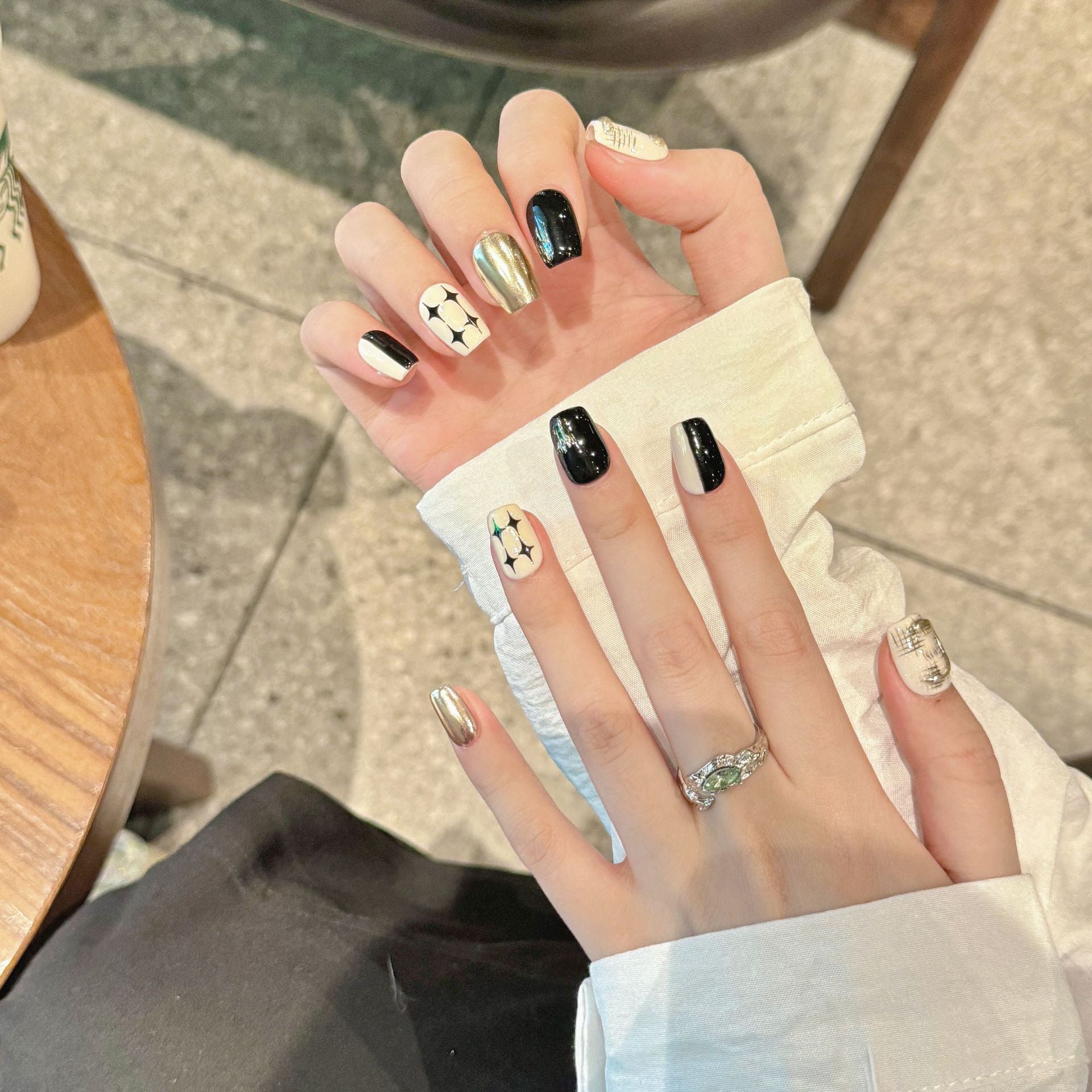 365nails: "느와르 지오메트리" – 3D 메탈릭 & 체커보드 수제 숏 스퀘어형 네일