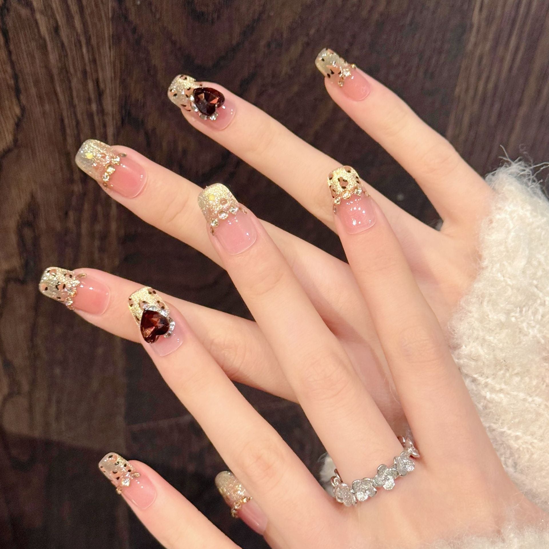 365nails：「黃金時刻」— 3D 心形與亮片點綴 貓眼 手工製 短款 杏仁形 甲片